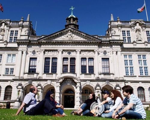 剑桥五级英语作文篇：网购的好处和坏处（二）