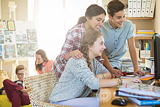 KET语法考点：如何快速判断一个句子主语是不是单三